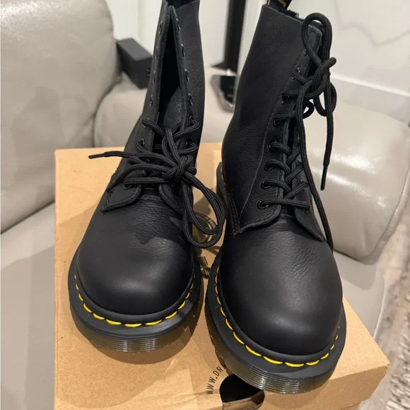 Dr. Martens Black Leather Women's Boots - 1460 Pascal - Picture 3 of 9